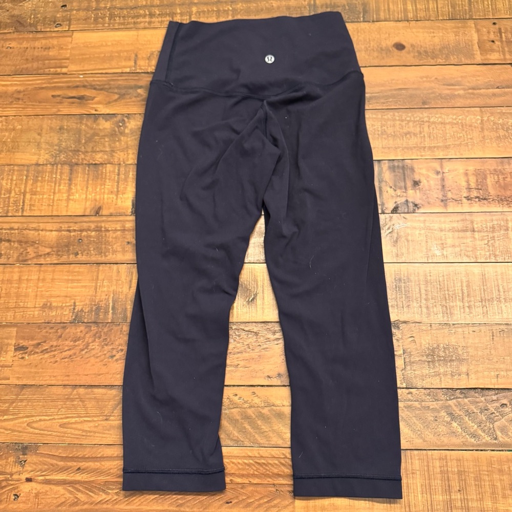 LULU🍋 Align‎ Crop - Deep Indigo - Picture 2 of 6